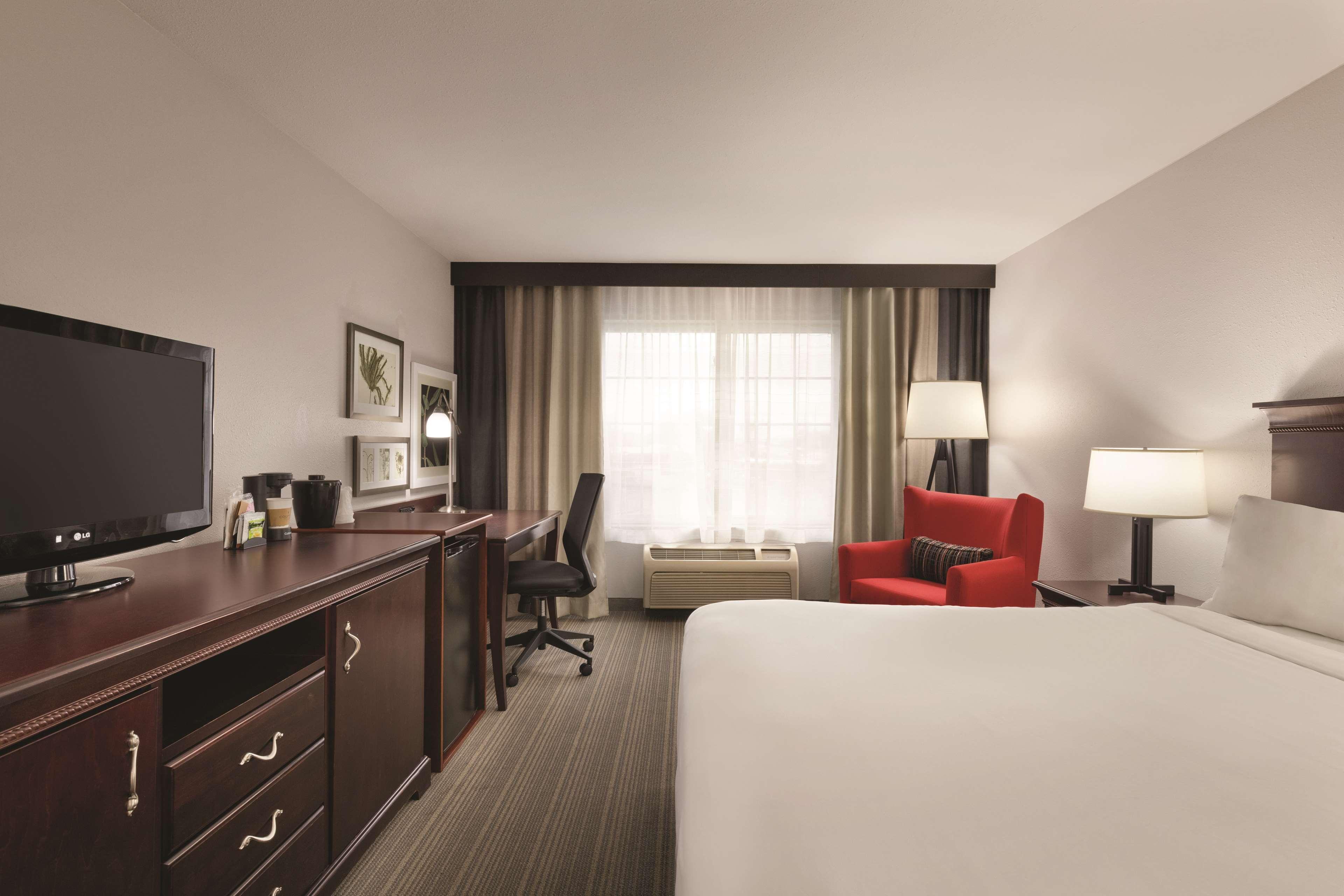Country Inn & Suites By Radisson, Madison, Al Εξωτερικό φωτογραφία
