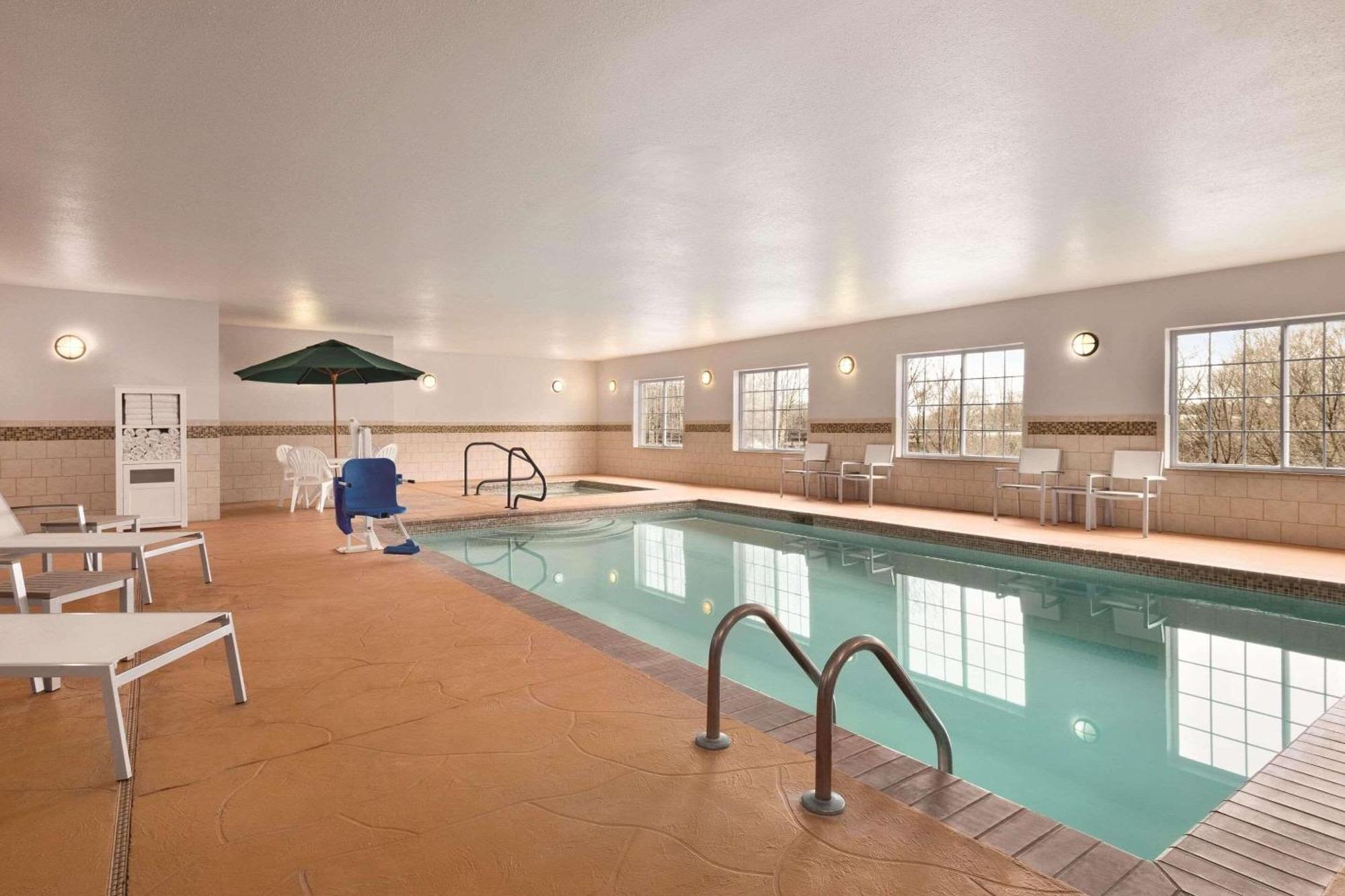 Country Inn & Suites By Radisson, Madison, Al Εξωτερικό φωτογραφία