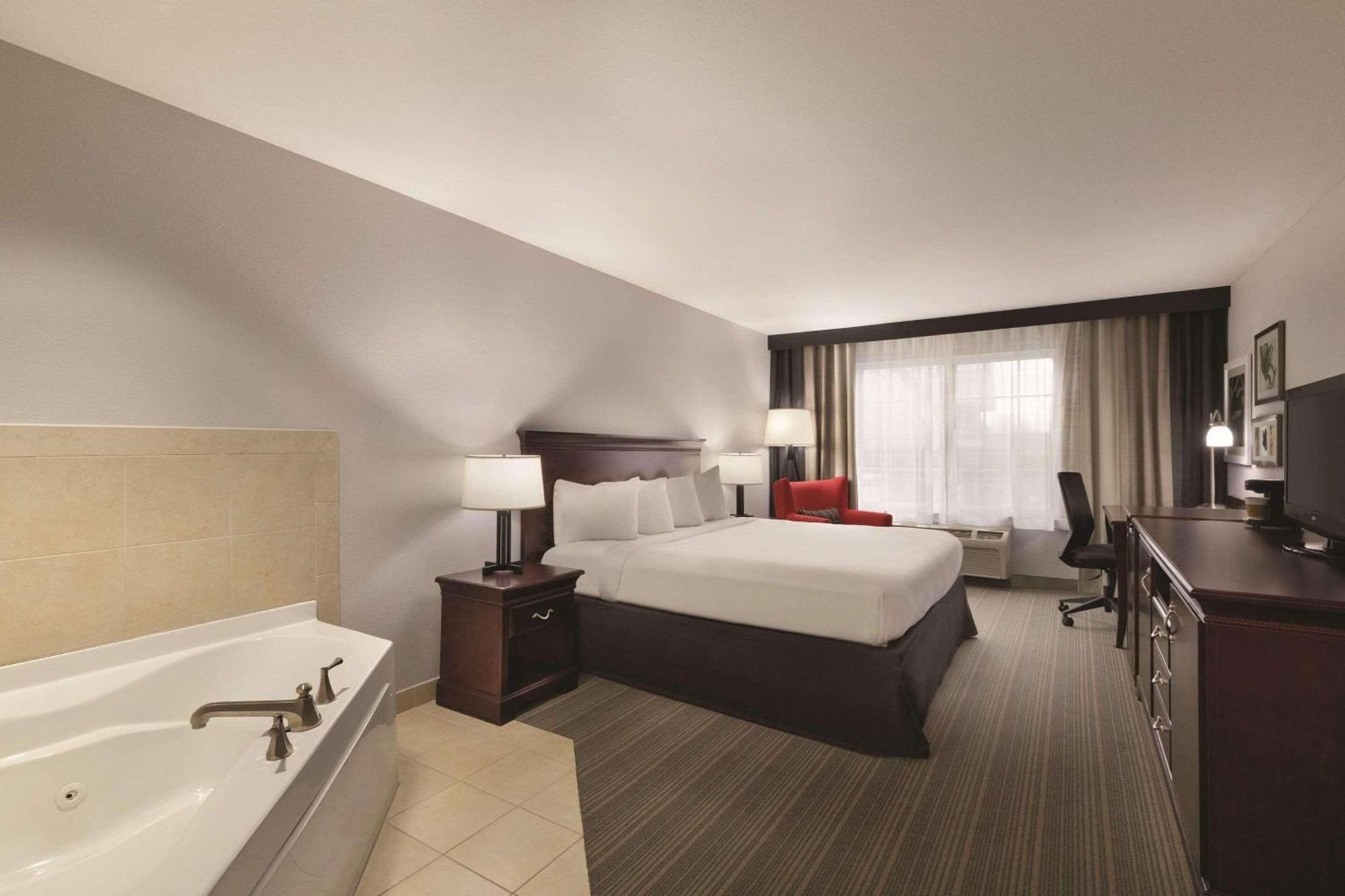 Country Inn & Suites By Radisson, Madison, Al Εξωτερικό φωτογραφία